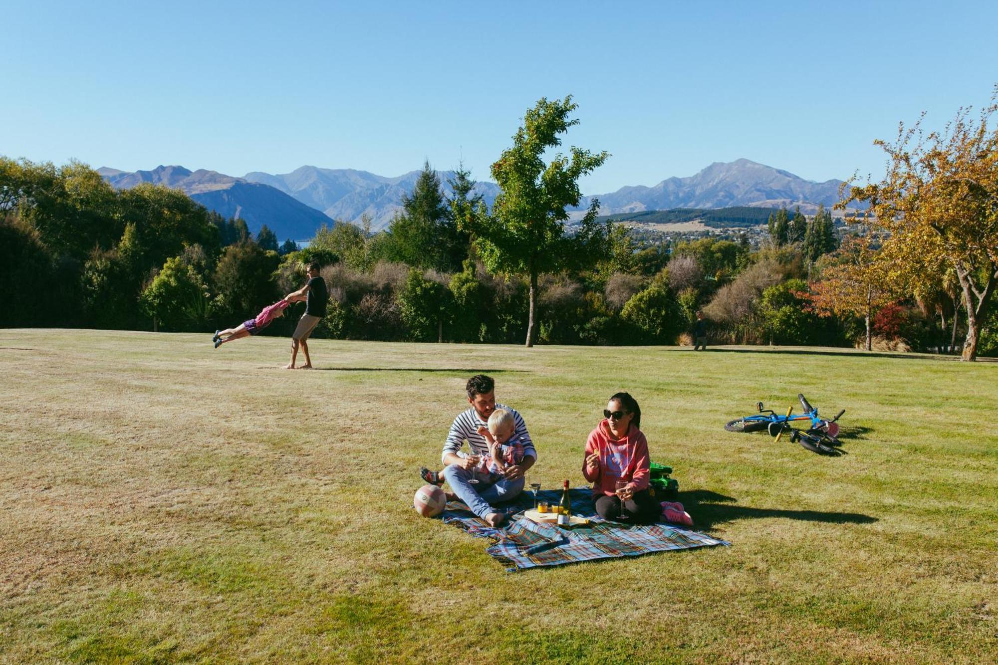 Wanaka Top 10 Holiday Park Екстериор снимка
